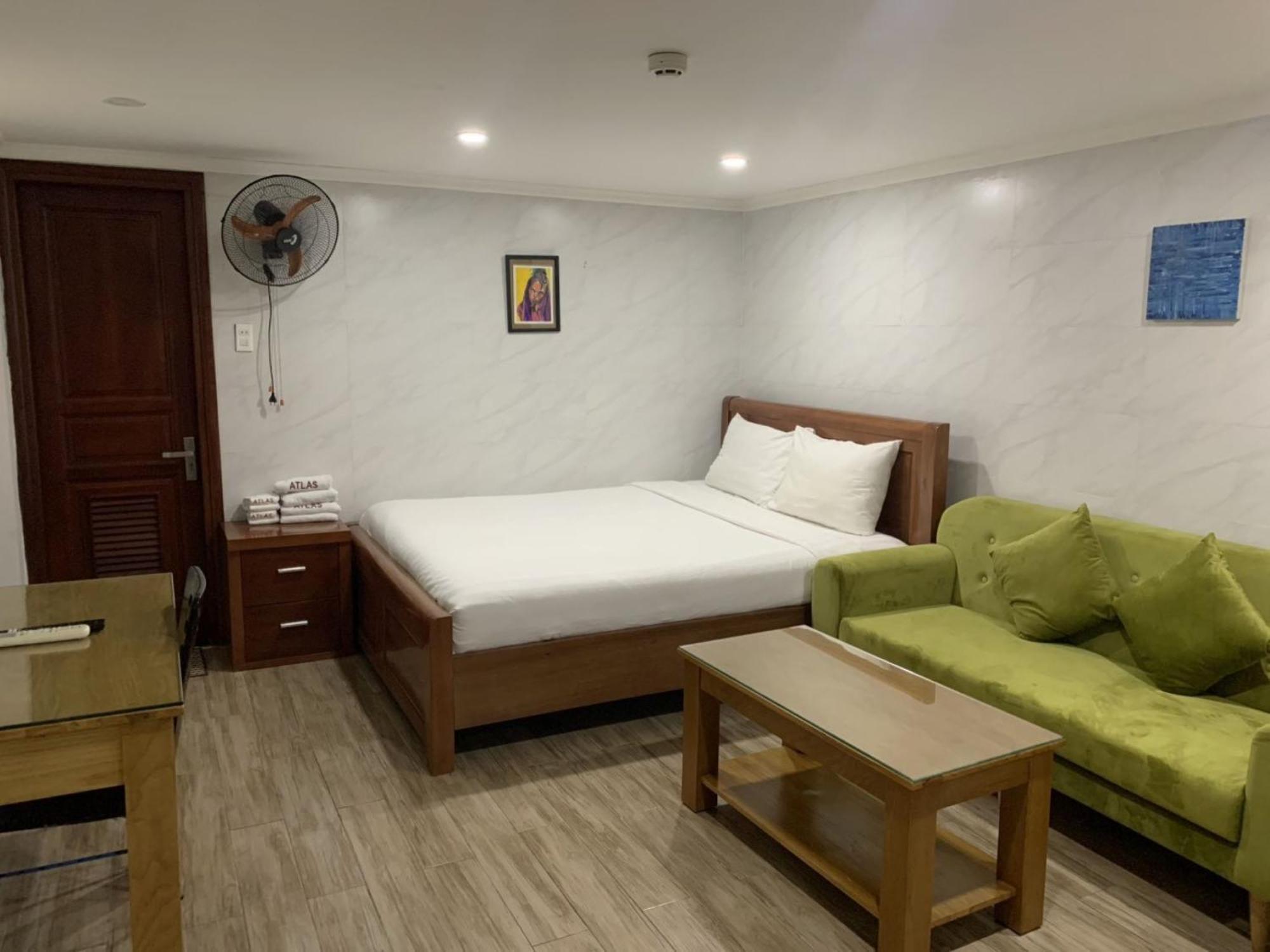 Khách sạn hẻo lánh Khách Sạn&căn Hộ Atlas 3*